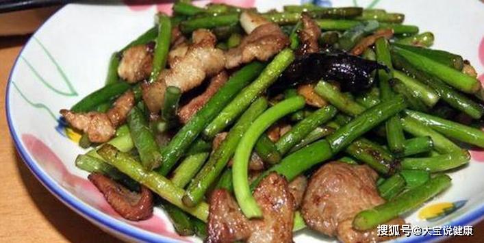 炒什么菜适合放蒜苗 9ea97d58b0bc4122a33596edc8a3f5b2.jpeg