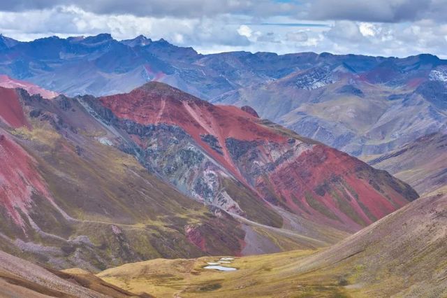 秘鲁 彩虹山(丹霞地貌造就的彩虹奇景)