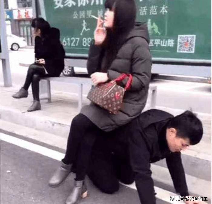 卑微的爱情通常没有什么好果子,跪下得到了什么?_男生