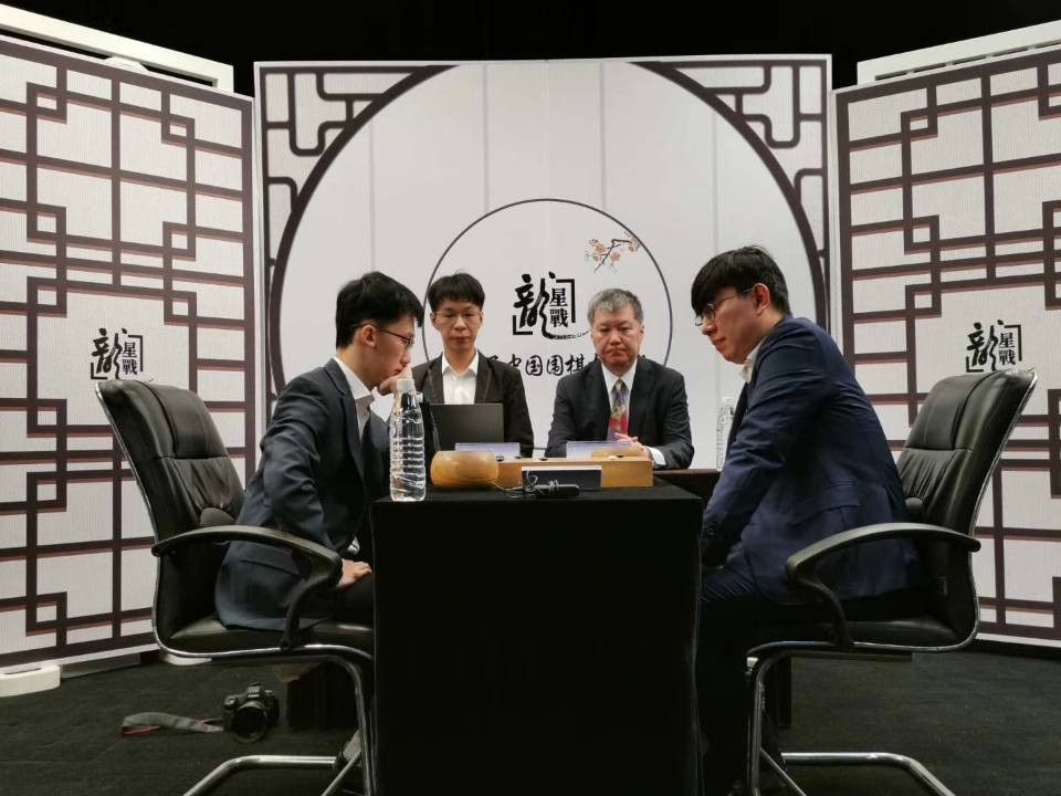 龙星战王昊洋输棋仍出线 范胤深陷死亡之组