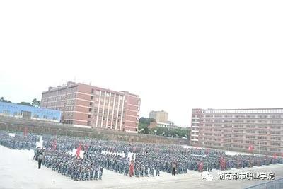 湖南都市职业学院五年制国旗飘扬引领万千学子军歌嘹亮砥砺热血男儿