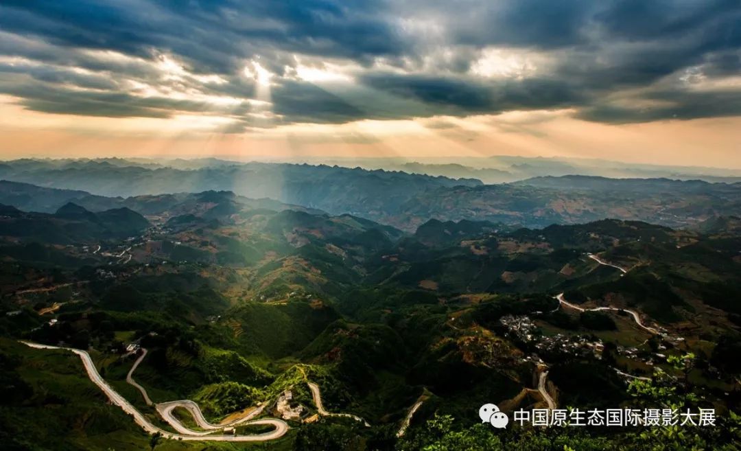 《兴义白龙山 徐忠庆 摄