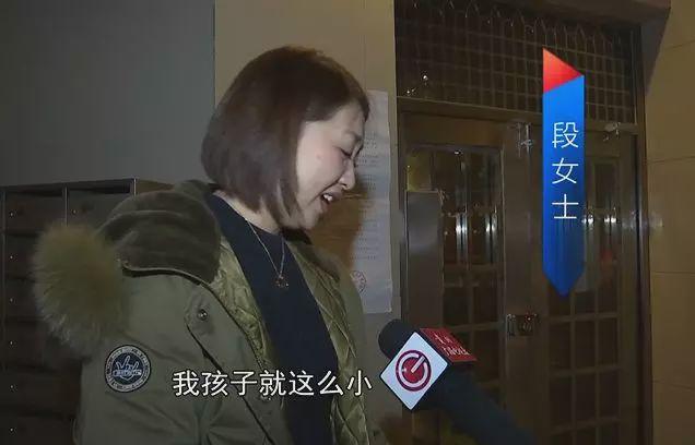 电梯失灵，女子抱着一岁娃从27楼直坠负1楼