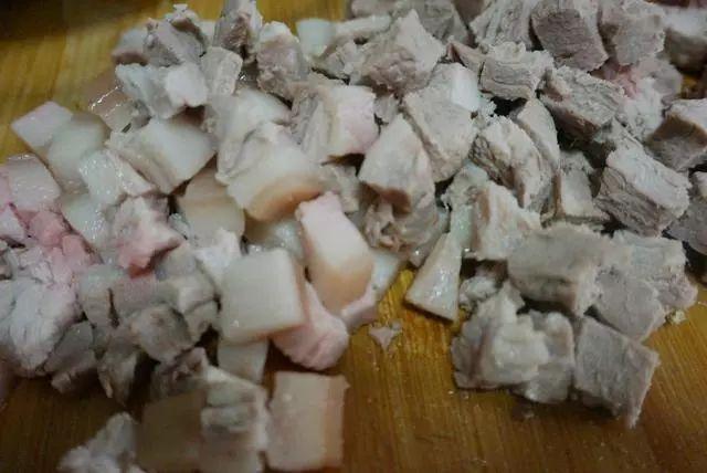 怎么把大块肉切成小块 261276c9af294320a79e6d7fdde29113.jpeg