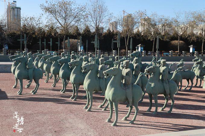 雷台汉墓，国宝马踏飞燕就在这里出土，还有千年雄狮，却鲜为人知
