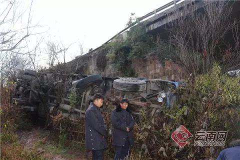 通讯员 罗冲 胡焕明)1月5日7时40分左右,楚雄彝族自治州杭瑞高速苍岭