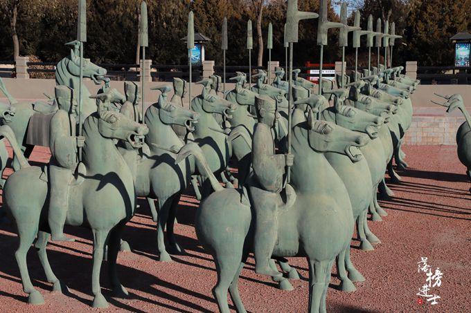 雷台汉墓，国宝马踏飞燕就在这里出土，还有千年雄狮，却鲜为人知