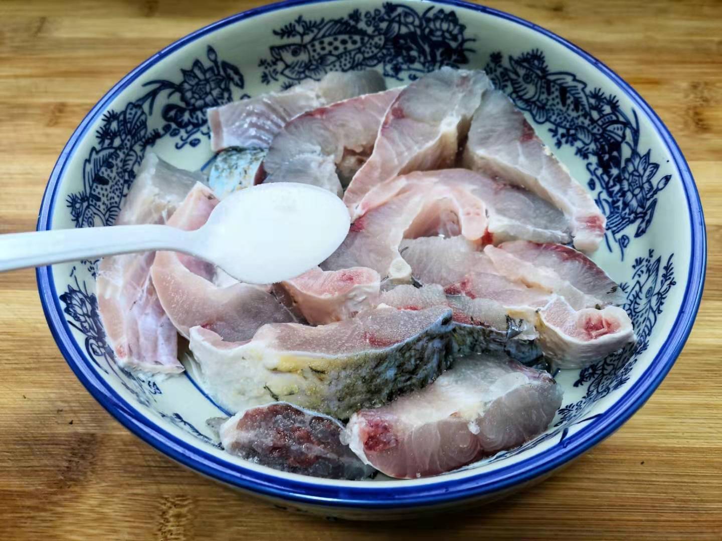 鱼头和鱼尾分开猜成语_鱼头人身和鱼尾人头图