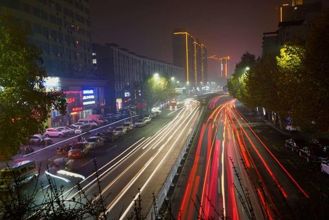 拍摄于洛阳市九都路,解放路,唐宫路等处.