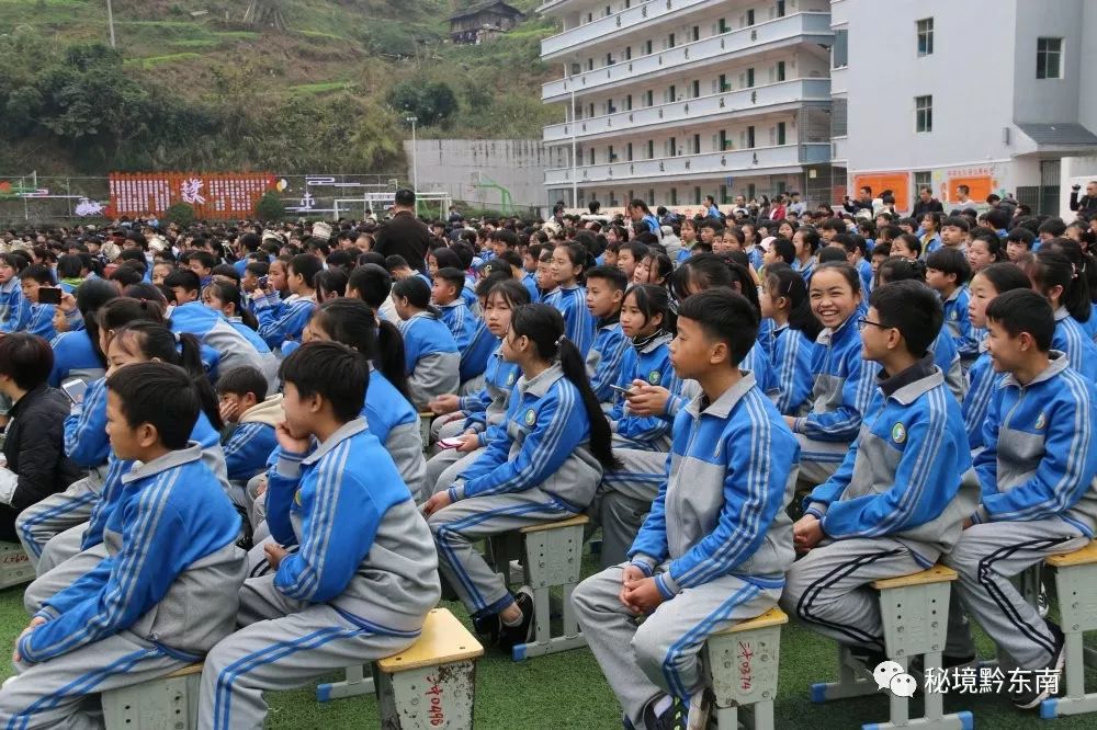 1月2日下午,贵州从江一场千名学生庆元旦合唱汇演比赛在从江县三中