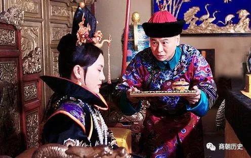 宦官|清末大太监李莲英到底是怎么死的？专家挖开坟墓，发现死状很悲惨