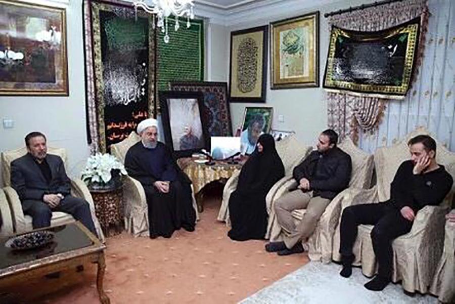 苏莱曼尼送别仪式举行 伊朗最高领导人含泪祈祷