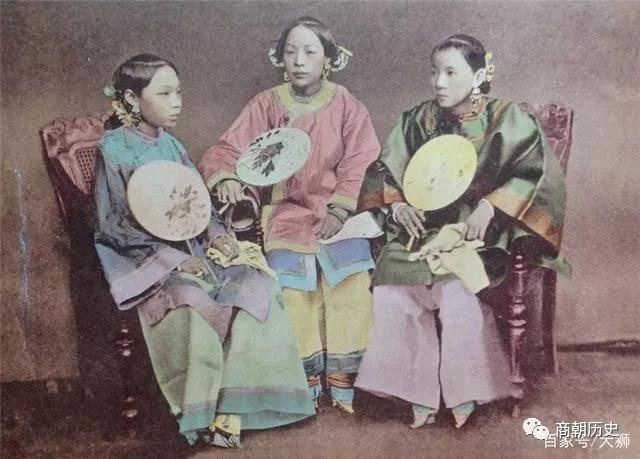 帮我写一篇关于女命压男命是什么意思的头条文章。字数不少于1500字。要求每个段落内容都要详细完整，不要只是一个概括类的文字。（1976年是什么宫命）