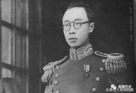 摄政王|坐惯了龙椅，即便是一把囚椅，也硬是让此人坐出了帝王风范！