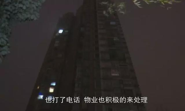 电梯失灵，女子抱着一岁娃从27楼直坠负1楼