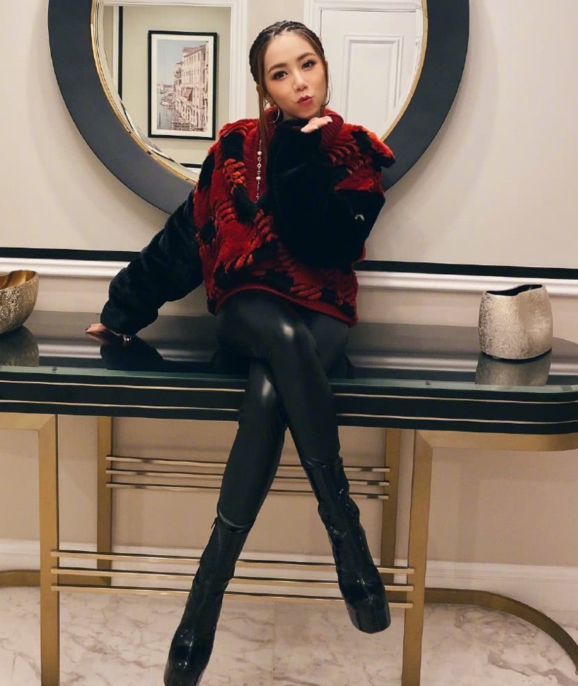 凹造型紧身皮裤 04339f17f31147eebc76cf7482296156.jpeg