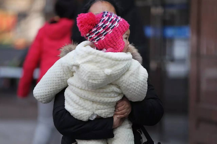 【冬天宝宝穿衣有讲究，3个部位保暖要注意，很多宝妈容易忽视】