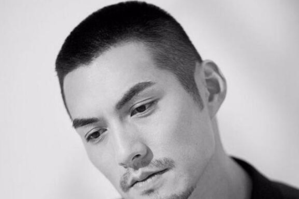什么样的男人适合光头造型 220984484ba54f929d2981686c7f2715.jpeg