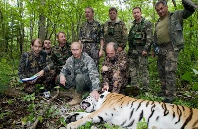 普京20年风雨路：强人政治如何改写俄罗斯命运