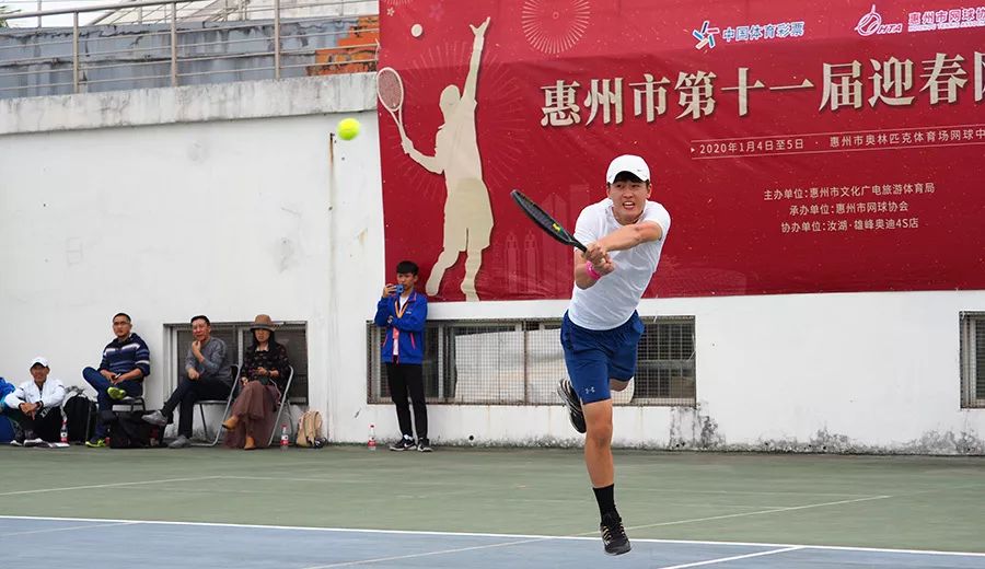 成员赖成伟,惠州市网球协会会长周海勇,党支部书记陈武勇,副会长薛梧