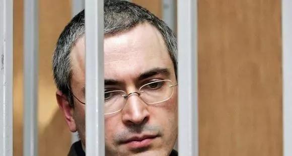 普京20年风雨路：强人政治如何改写俄罗斯命运