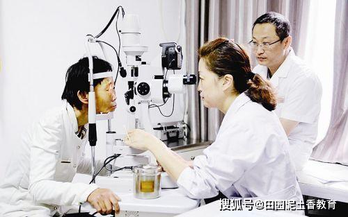 [昔年“猪孩”王显凤：眼患重疾来鞍求医，这些年她过得怎样？]
