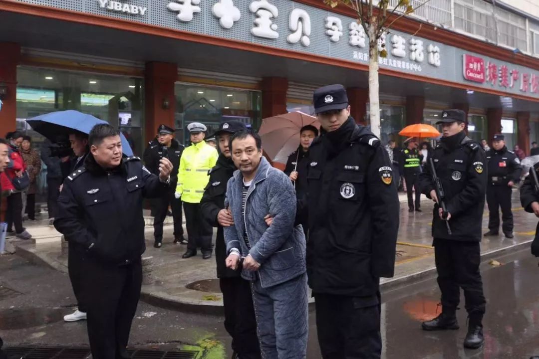 利辛公安2020新年再亮剑马成杰等人辨认犯罪现场