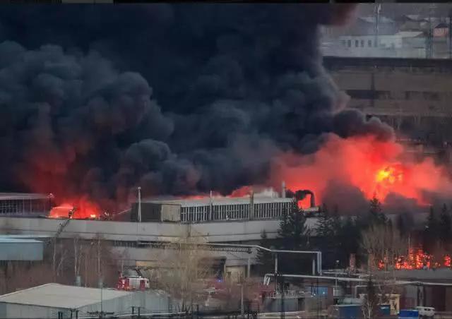 普京20年风雨路：强人政治如何改写俄罗斯命运