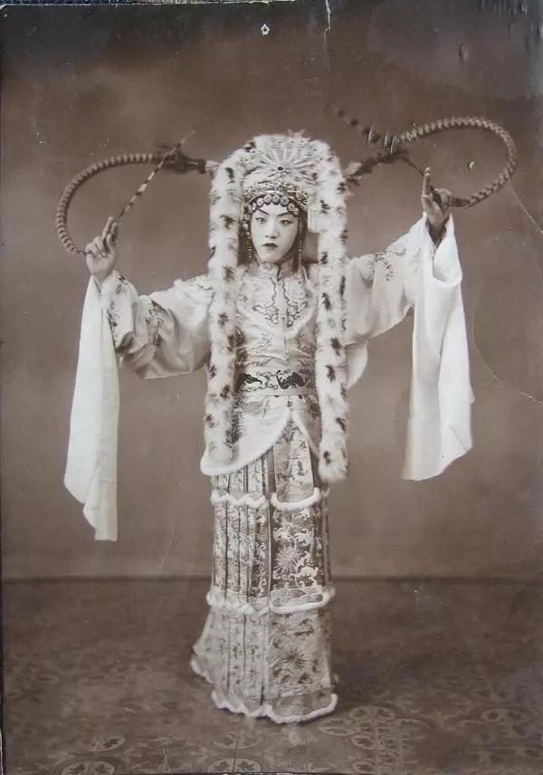 兰春|黄金荣前妻露兰春结局：与薛恒生七子，最终因戒绝鸦片不当离世