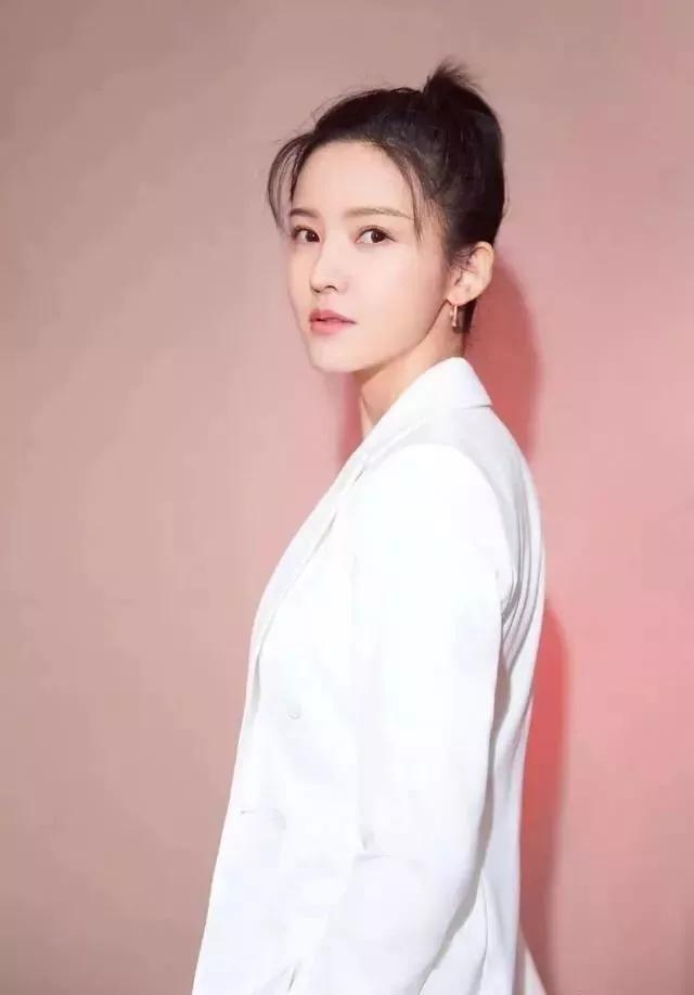 以前多有辨识度的脸啊,现在怎么也成流水线网