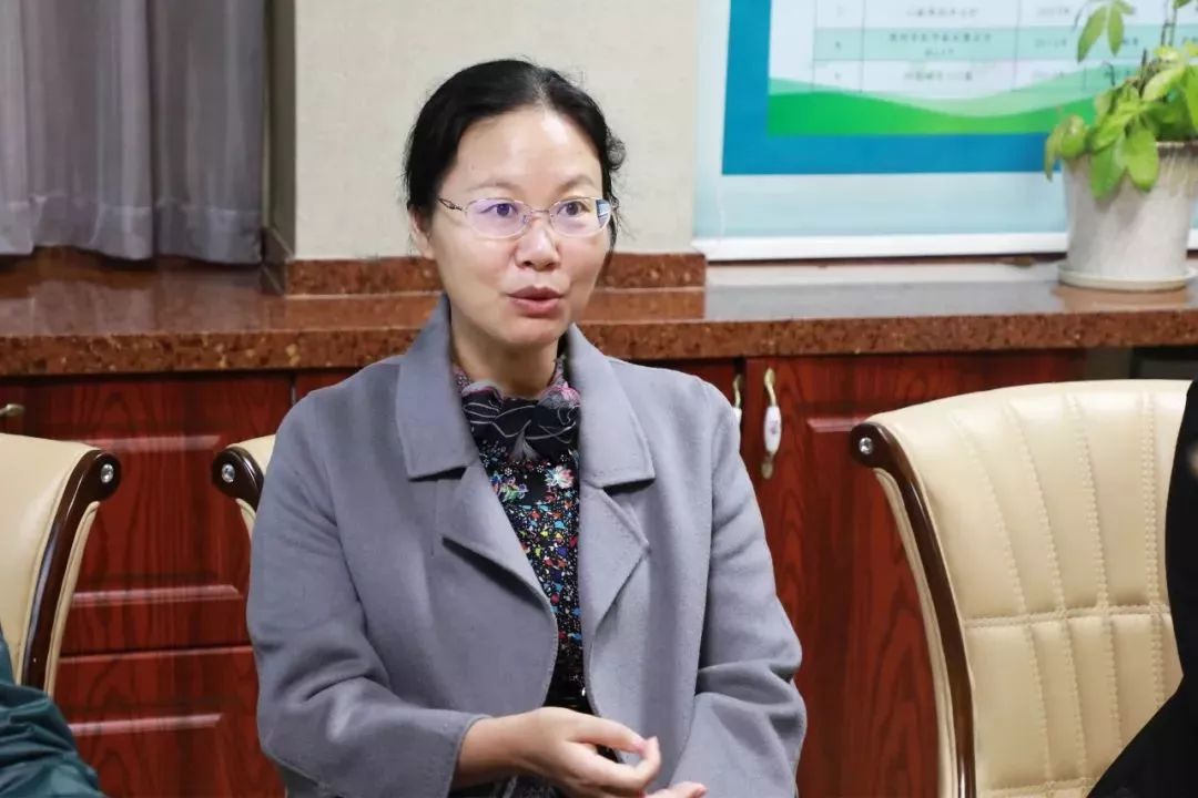 惠州市总工会常务副主席黄辉一行到惠州三院开展元旦春节慰问活动