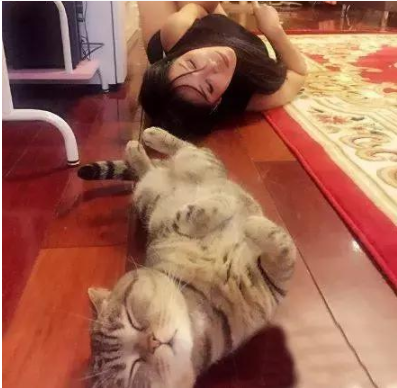 原创搞笑gif趣图:妹子你是多么闲,才能干这事