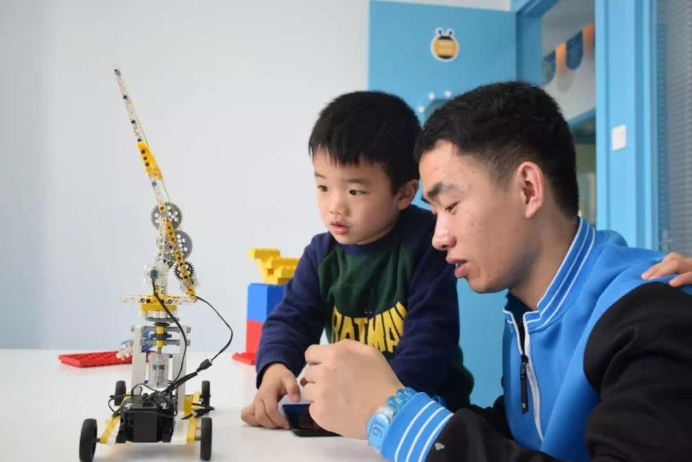 合肥大疆分析2020年中国未来家庭STEAM教育发展趋势与走向！