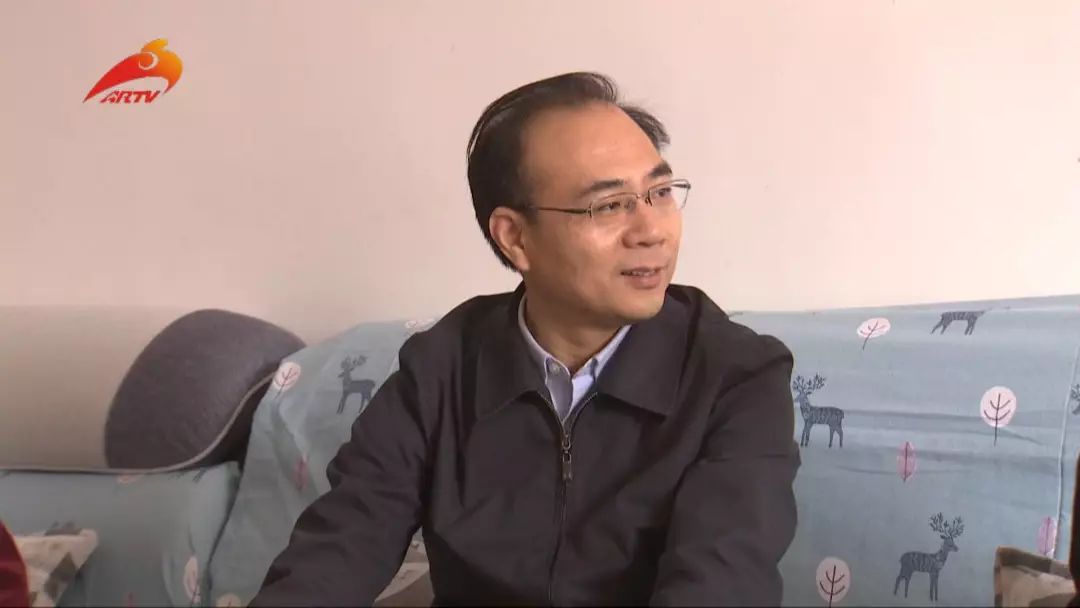 阿拉善盟委书记万超岐看望慰问时代楷模苏和