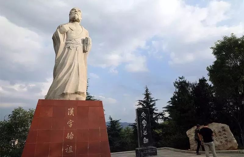 你对历史感兴趣 还可以去 商鞅广场, 博物馆,仓颉园, 商山四皓碑林园