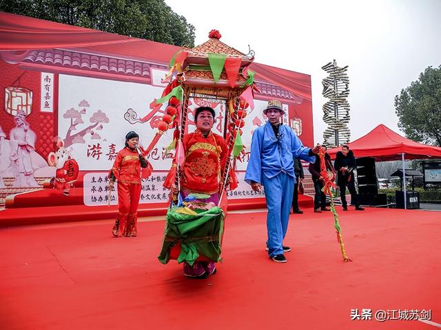 过大年啦!舞个民俗表演《采莲船》红红火火迎新春