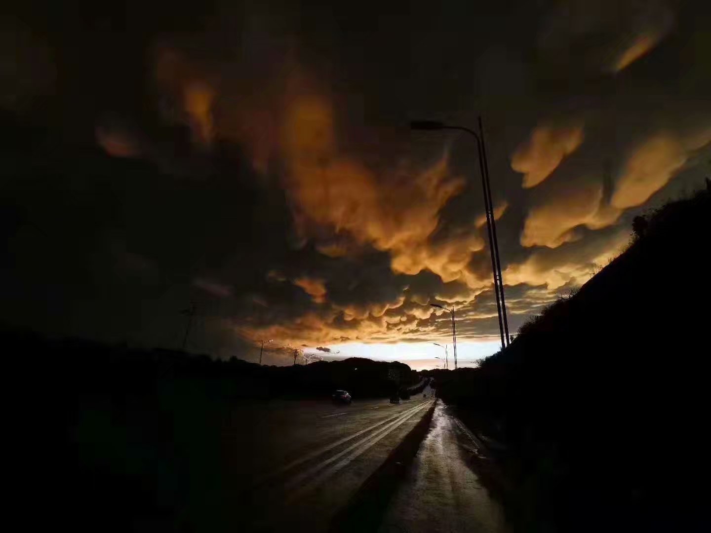 旅行者一号拍回来的真实照 1d077db06a0b41c78ba05274044bd32c.jpeg