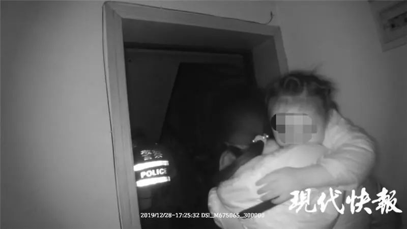 果体女人坐在石头上猜一成语_木猜一成语疯狂看图(2)