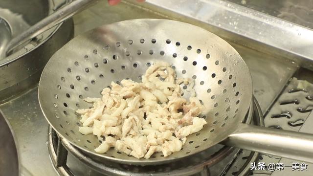 炒肉丝凉油还是热油 2ddb79fe635a41f09cc6babd1b756cf2.jpeg