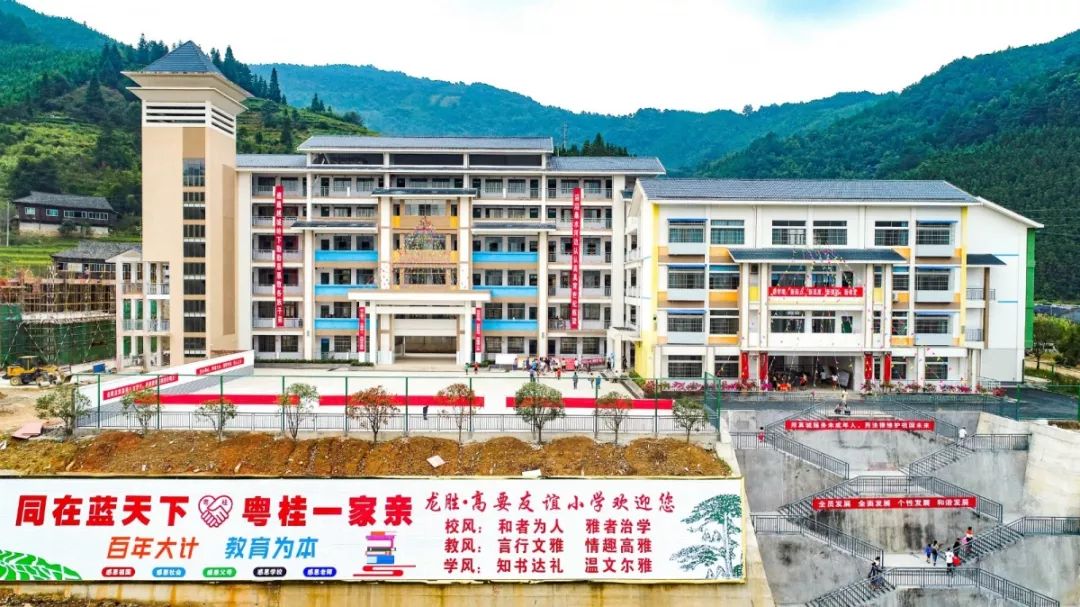 龙胜镇第二小学揭牌仪式▲城北小学美丽的校园环境▲桂林市叠彩区