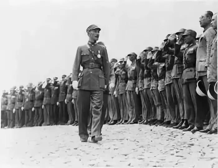 蒋介石|1945审判日本战犯时，蒋介石为何要亲自下令必须枪毙此人？