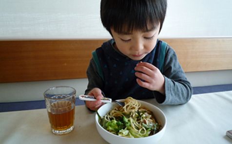 提醒宝妈：3个异常是宝宝积食的信号，快住手，别再胡来了_