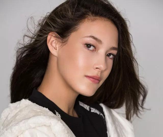 放弃美国国籍加入中国,15岁混血美女夺冠!这是历史性的一刻