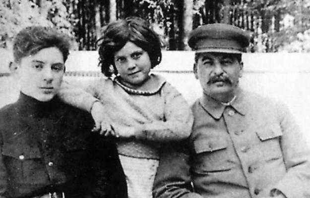 斯大林地位那么高，为什么他的子女过得那么不好？