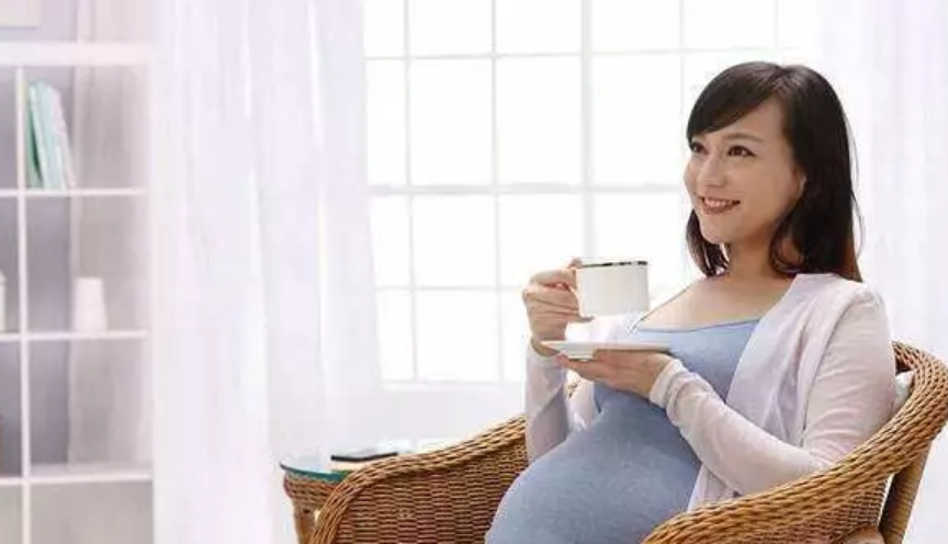  [孕妇怀孕晚期的孕七月孕八月，若有这些症状，很可能会出现早产] 
