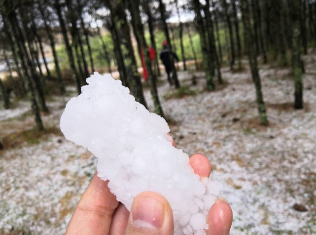 云南省红河州文山州玉溪市雷声夹雨带冰雹气候反常引调侃