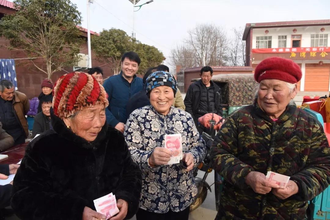 永盛轮胎老总_轮胎图片卡通