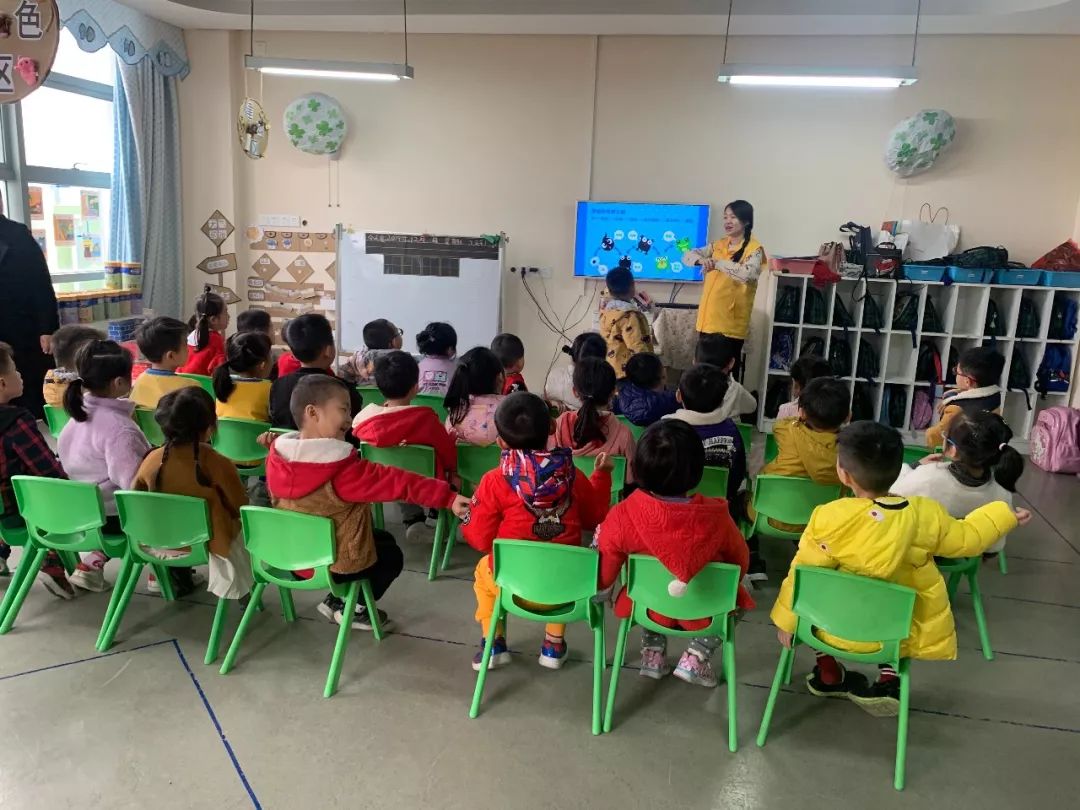 今天的老师不一样——记东江首府标点幼儿园家长助教周活动