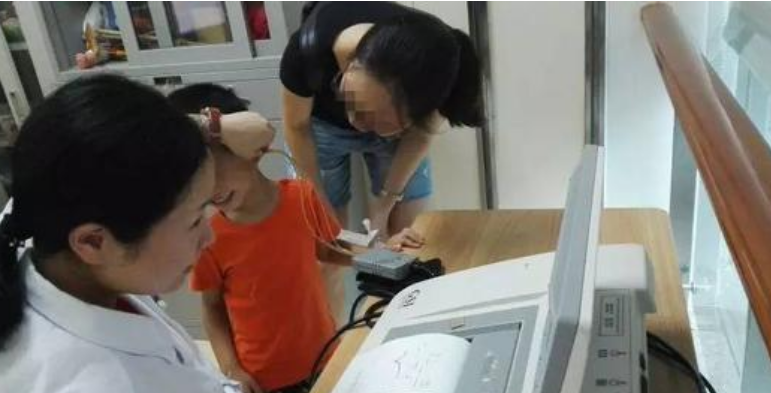 孩子肚子疼需要吃打虫药吗医生打虫前先打打自己的脸