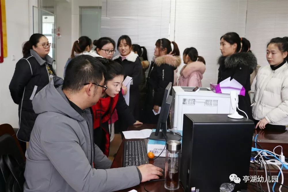 抽过题的考生在备考室进行20分钟的备考